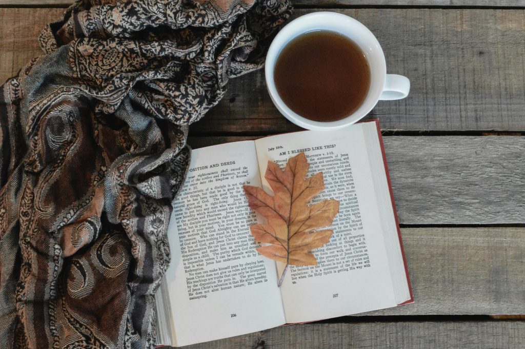 książka z herbatą